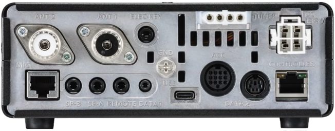 IC-7110 rear
